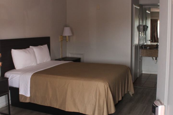 Room 12 of 25
