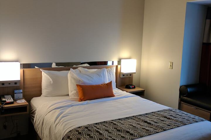 Room 25 of 46