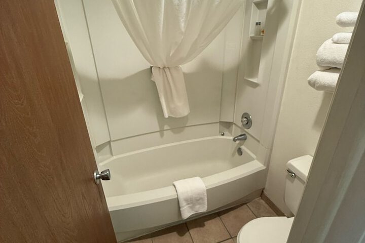Richland Inn & Suites