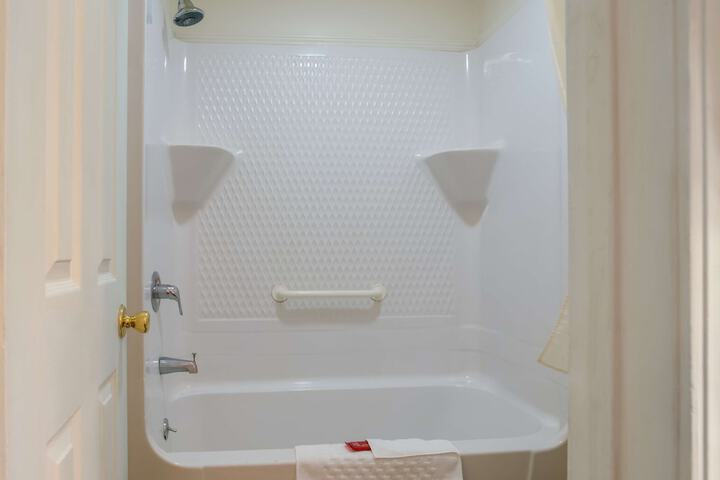 Room 16 of 29