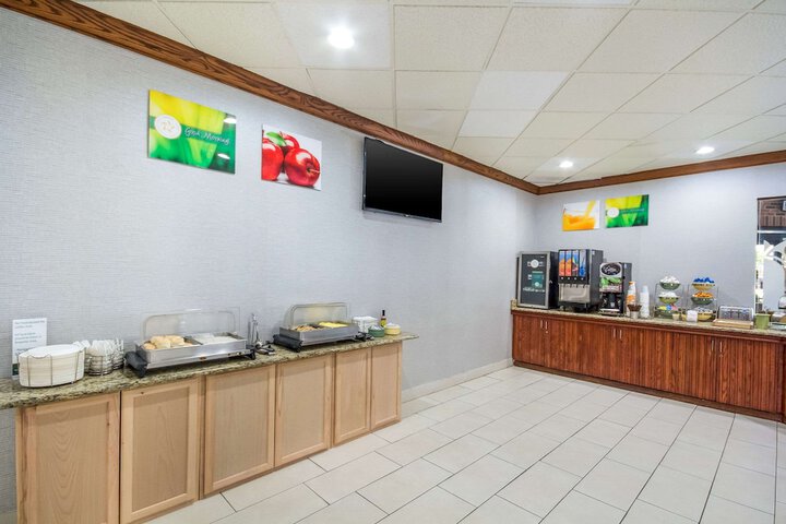 Breakfast/Coffee Service 28 of 29