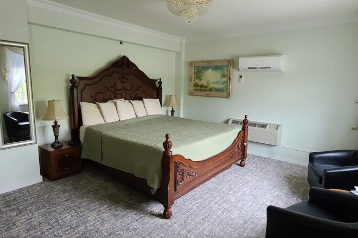 Lowell Inn