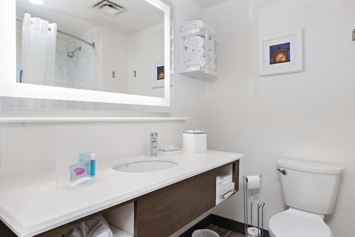 Room 10 of 40