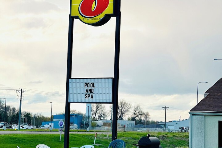 Super 8 by Wyndham Watertown