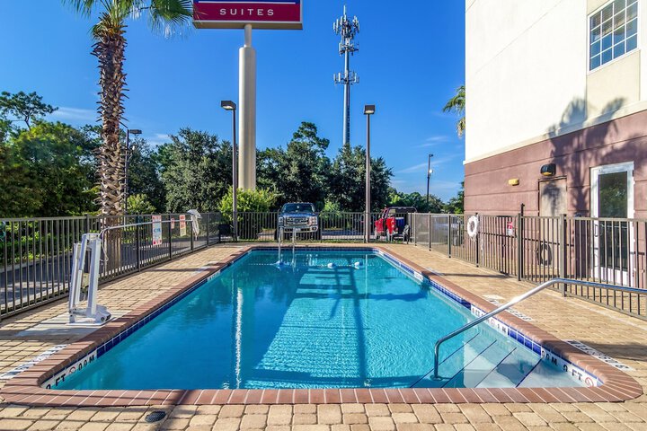 Pool 13 of 60