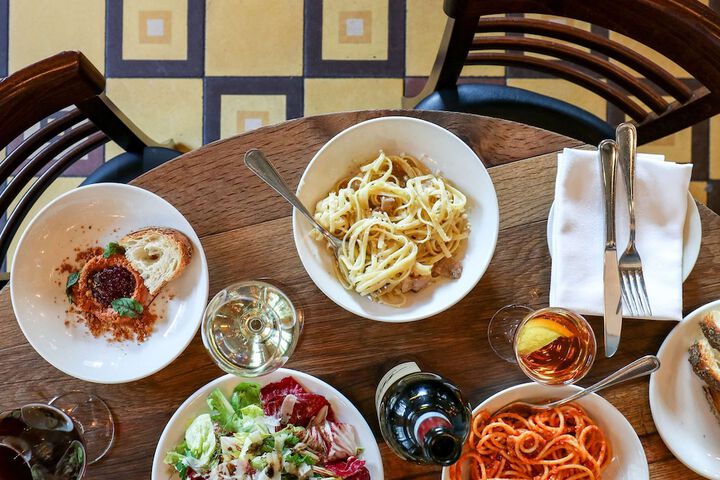 Dining 62 of 82