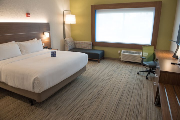 Holiday Inn Express & Suites Merrillville by IHG