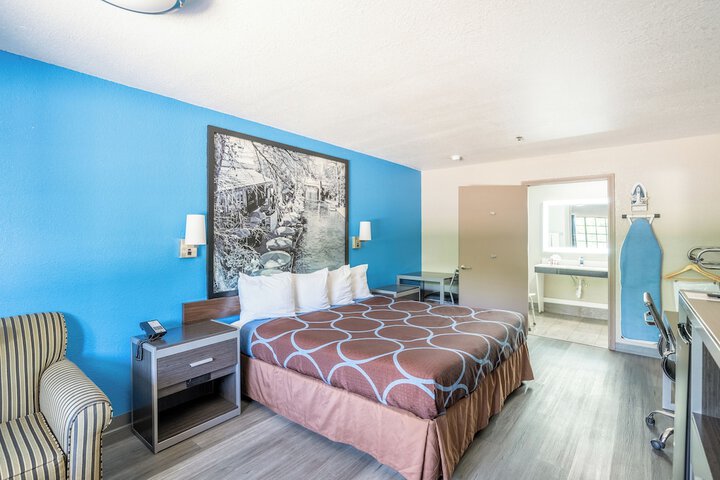 Room 93 of 132