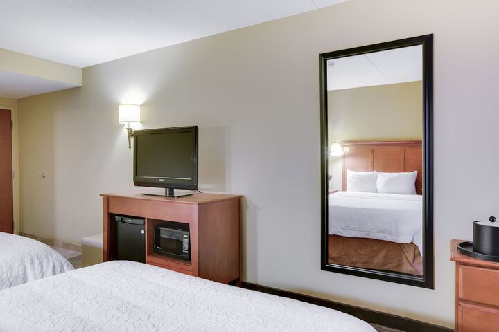 Pittsburgh Airport Inn and Suites