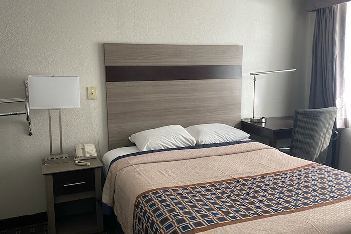 Room 65 of 76
