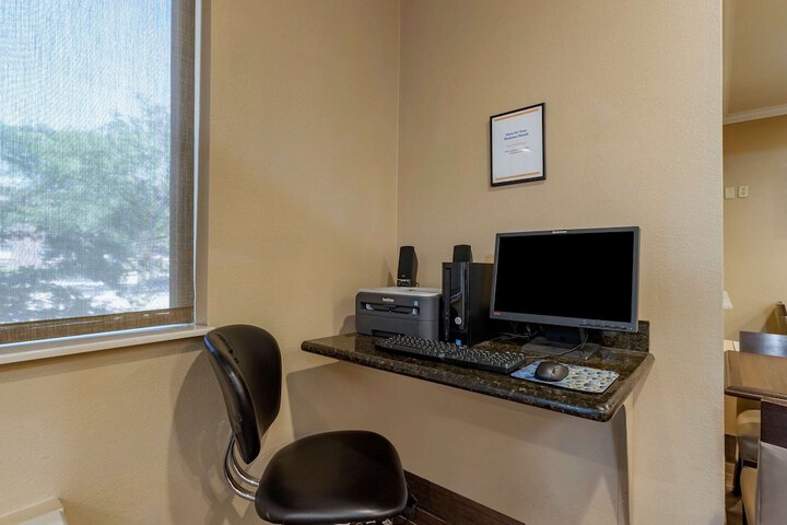 Comfort Inn & Suites Waterloo - Cedar Falls