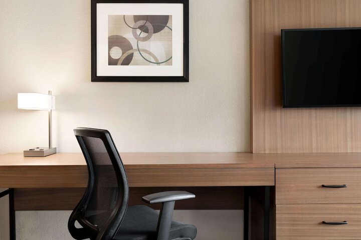 Room 14 of 36