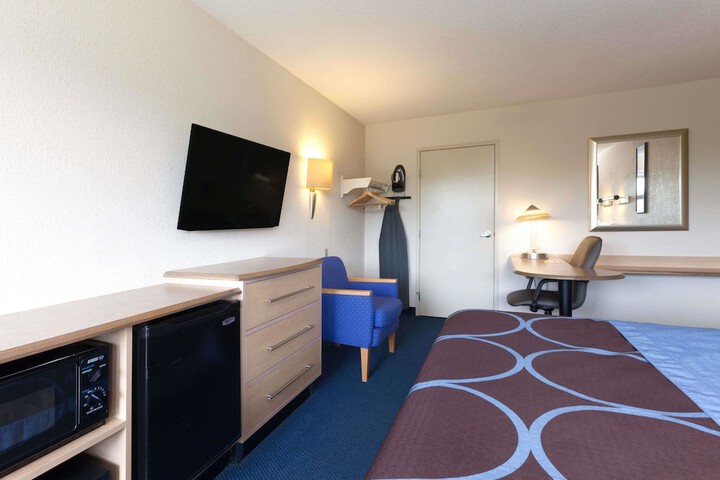 Room 11 of 15
