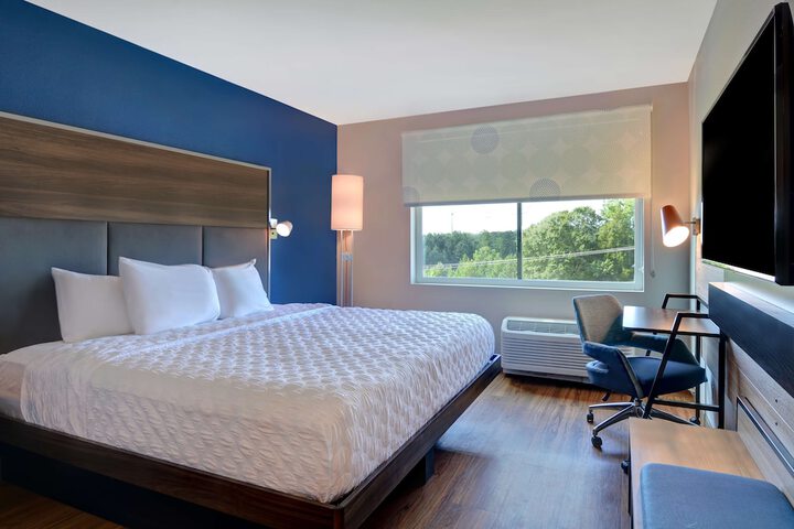 Room 16 of 36