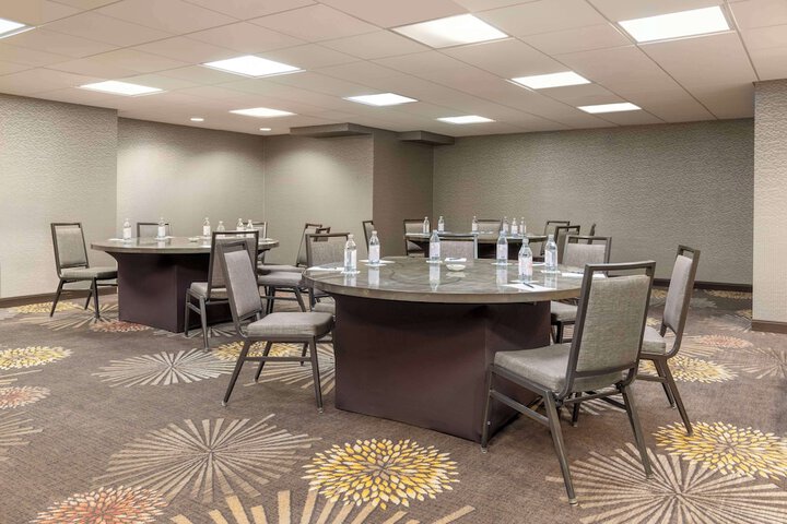 Hilton Orange County / Costa Mesa