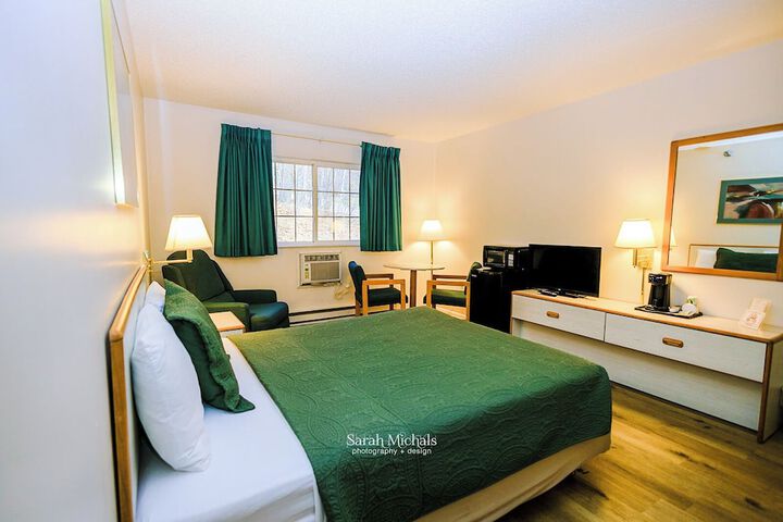 Room 32 of 46