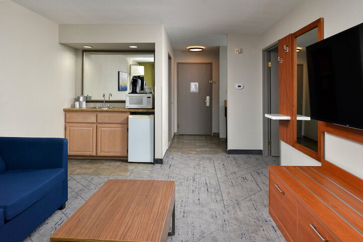 Holiday Inn Express Farmington - Bloomfield by IHG