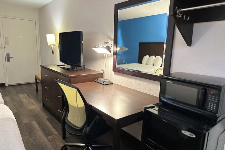 Room 12 of 19