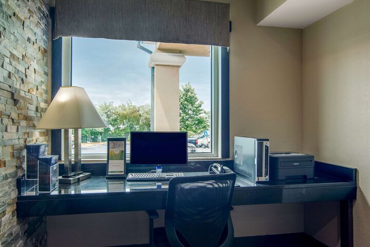 Business Center 23 of 25