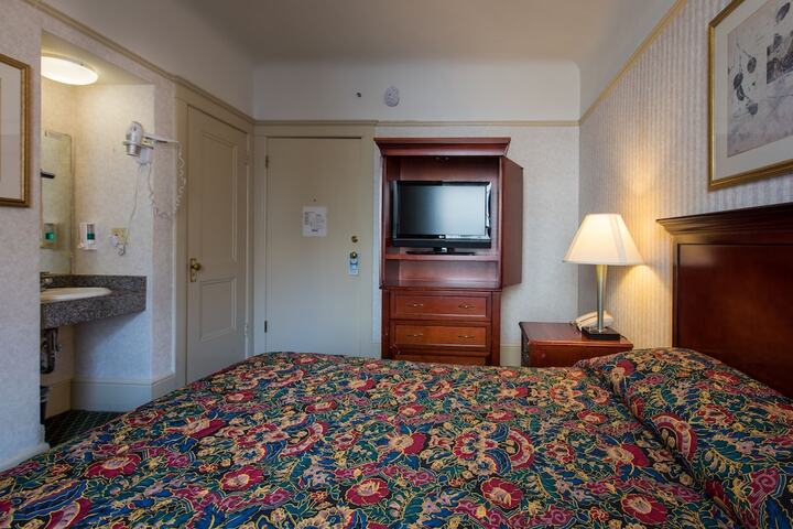 Room 50 of 68