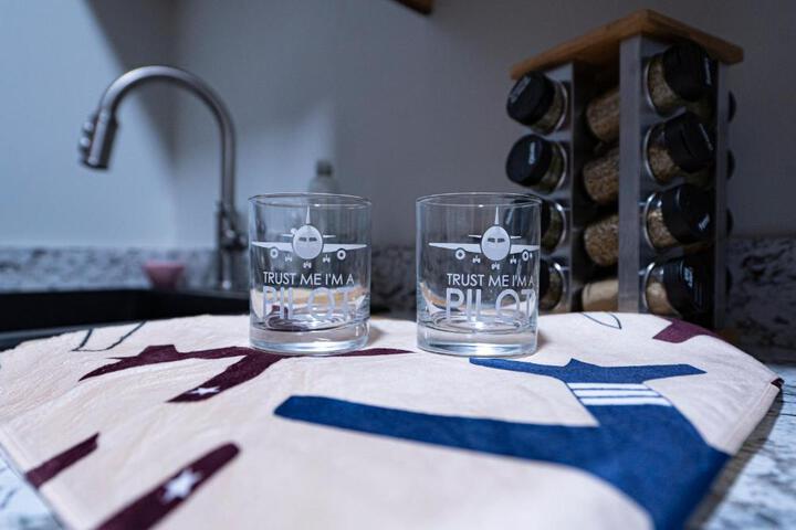 Dual patios Free Laundry Service, College steps