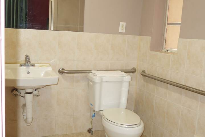 Room 4 of 18