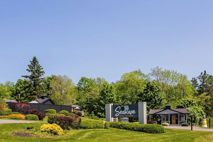Seascape Motel & Cottages