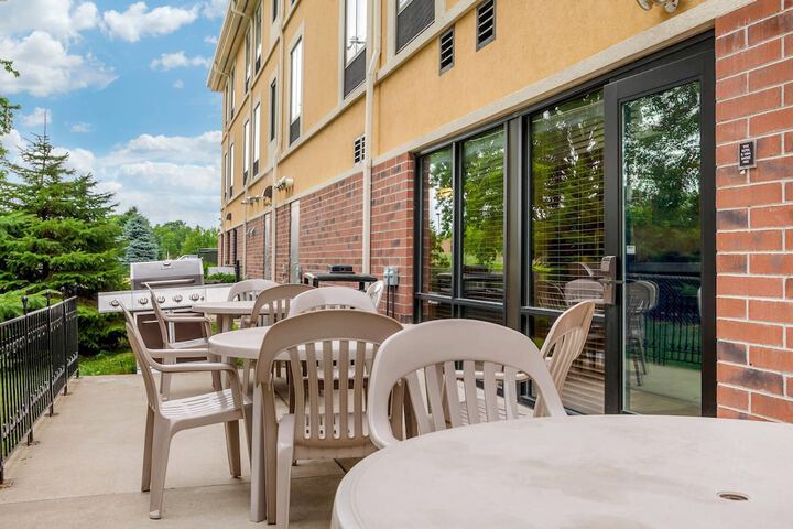 Sleep Inn & Suites Milwaukee Airport