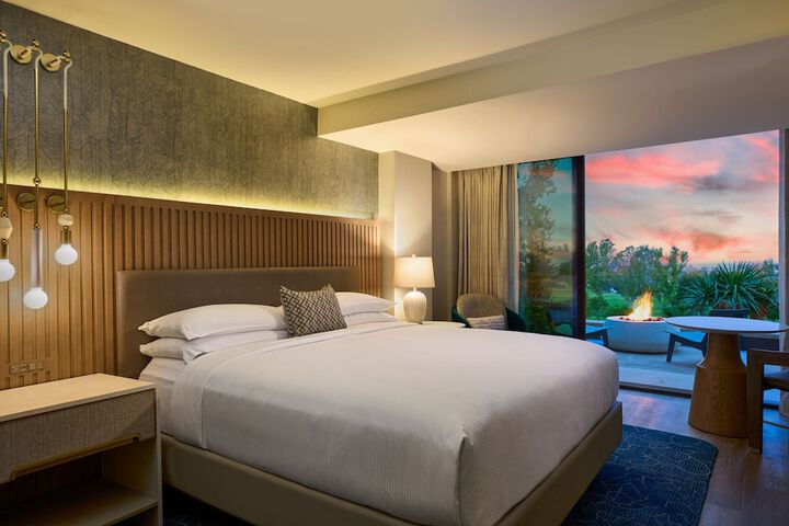 VEA Newport Beach a Marriott Resort & Spa