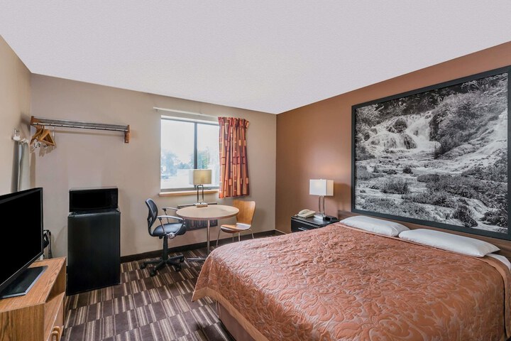 Room 14 of 16
