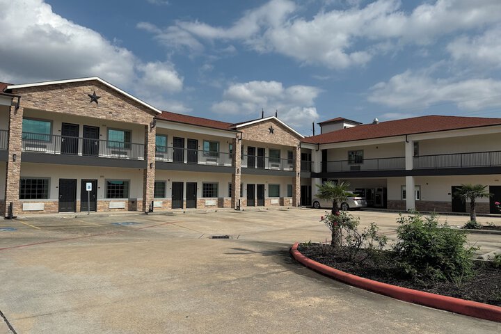 Scottish Inn & Suites - IAH Airport