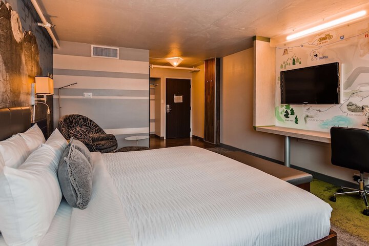 The Rushmore Hotel & Suites BW Premier Collection
