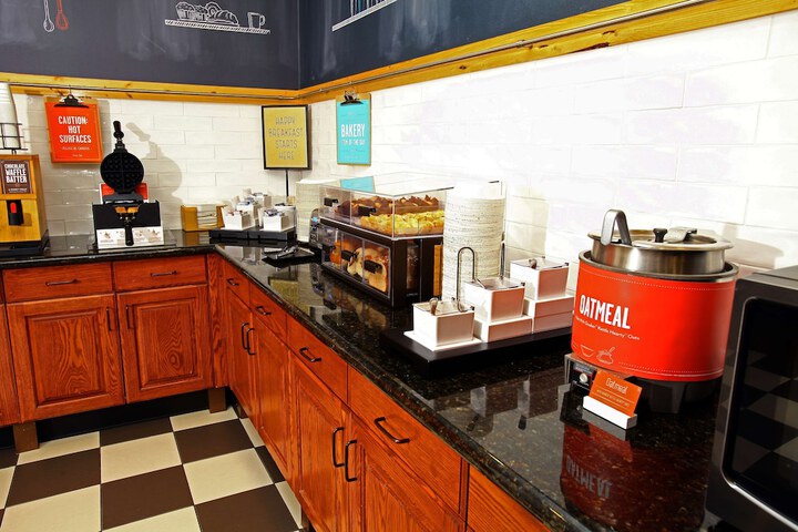 Breakfast/Coffee Service 26 of 31