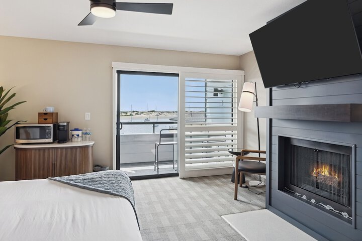 456 Embarcadero Inn & Suites
