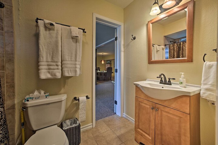 Lakefront Retreat w / Dock & Beach: 2 Miles to Golf