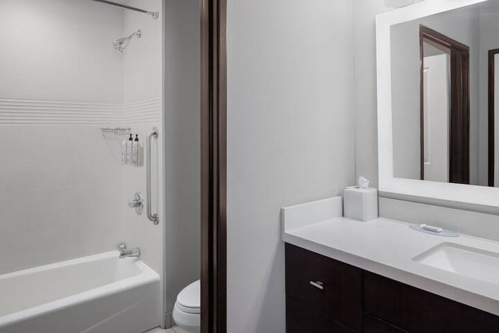 Room 25 of 48