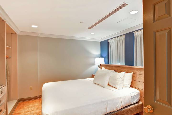 The Cincinnatian Hotel Curio Collection by Hilton