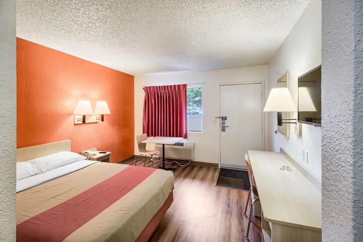 Room 16 of 26