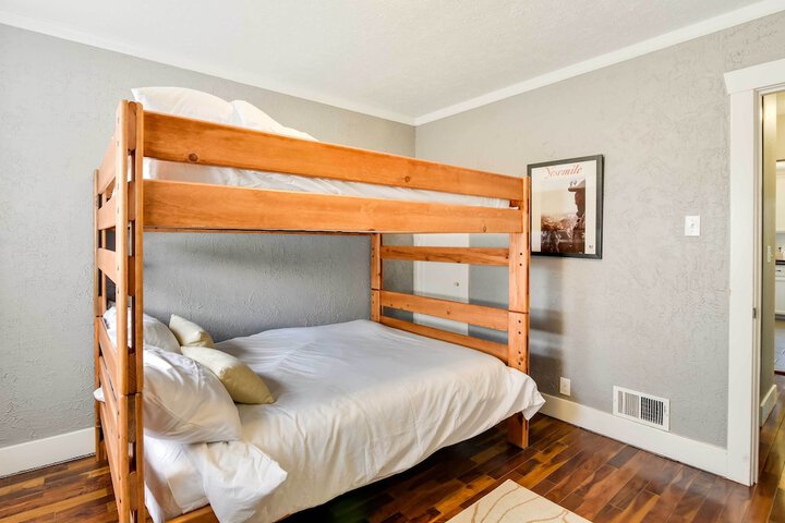 Charming Portland Home Walk to Light Rail!