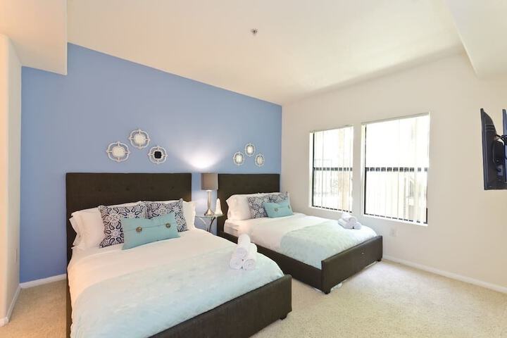 Room 28 of 65