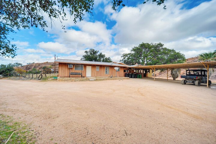 Rustic & Western House on Lake - Swim & Fish!