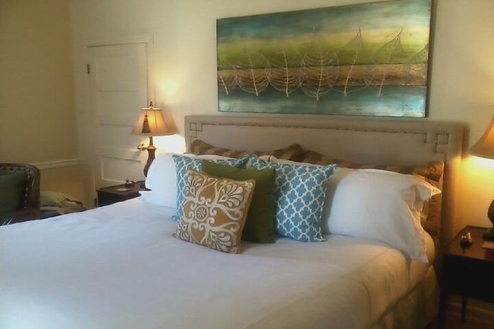 Room 6 of 8