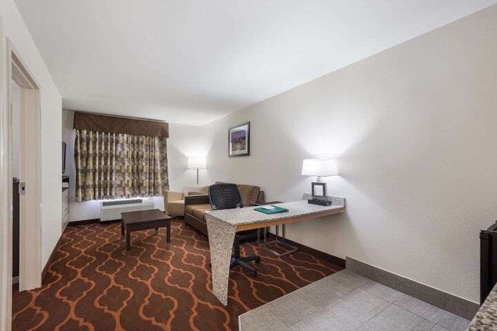Room 8 of 36