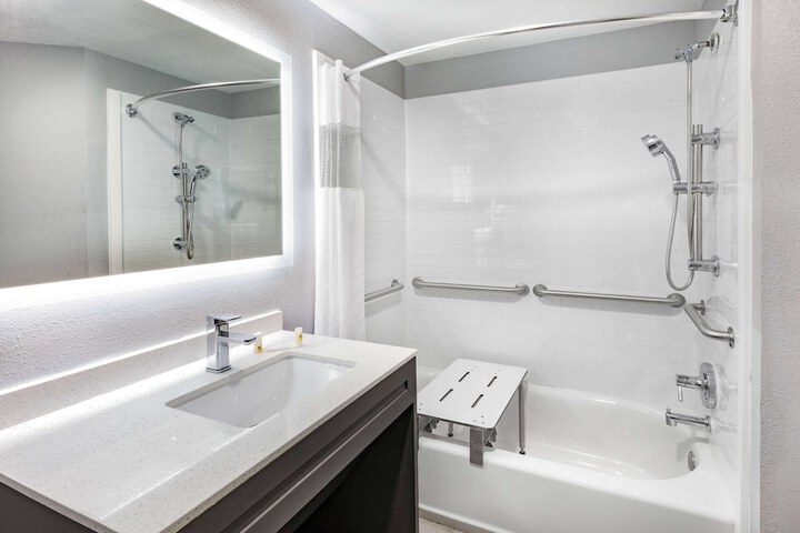 La Quinta Inn & Suites by Wyndham Ardmore