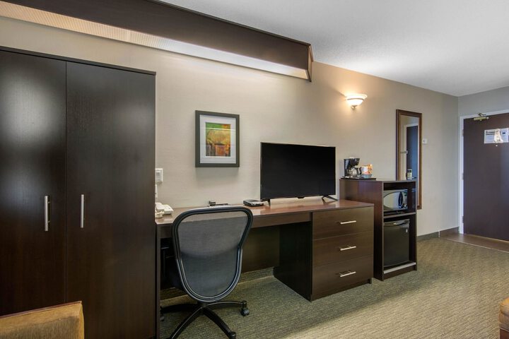 Room 6 of 50