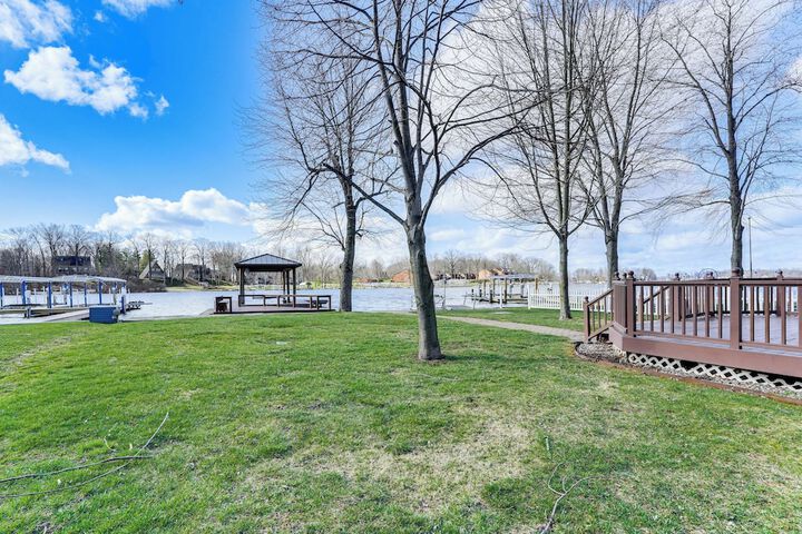 House on Paw Paw Lake w / Private Dock!