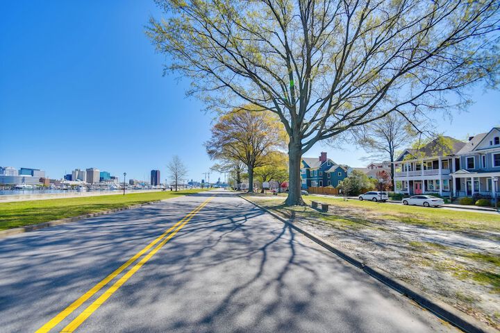 Waterfront Portsmouth Apt: 1 / 2 Mi to Dtwn & Ferry