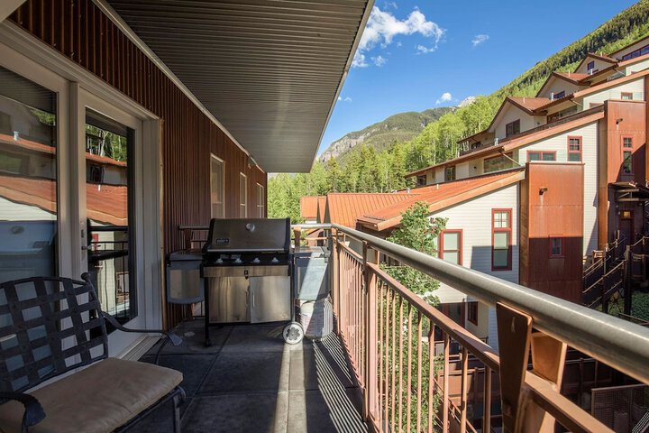 Element 52 Auberge Collection
