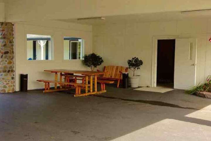 Ocean Breeze Motel