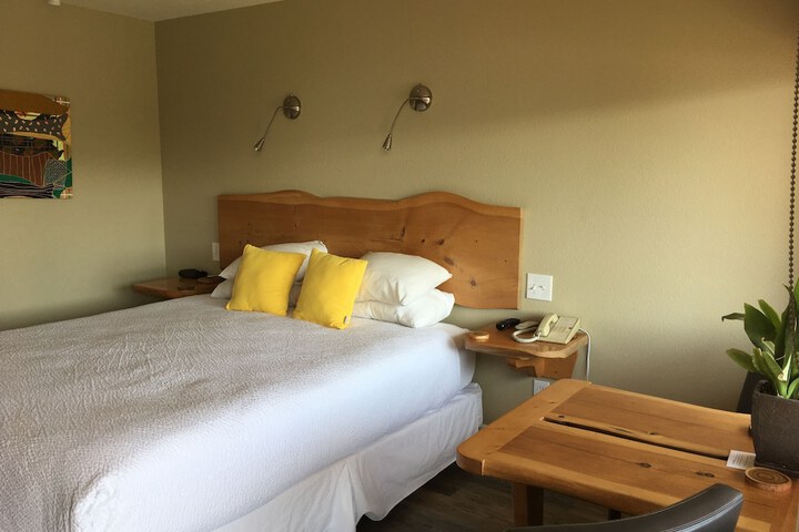 Cambria Shores Inn
